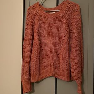 American eagle sweater size Women’s Medium. Comfortable and loose fitting!